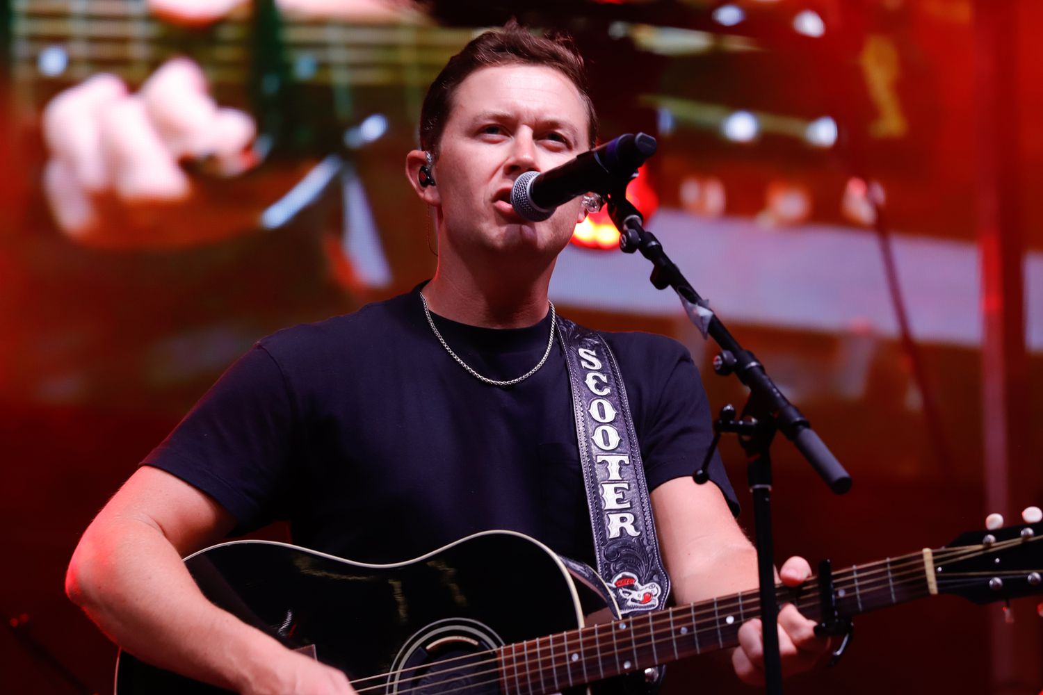 Scotty McCreery live on tour